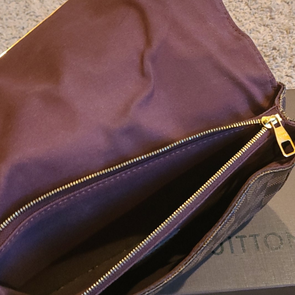 Purse - Picture 3 of 4
